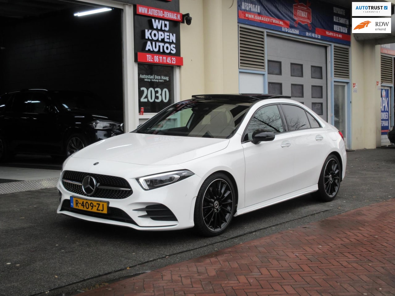 Mercedes-Benz A-klasse - 180 d AMG Sfeer Distronic Pano 19'' - AutoWereld.nl