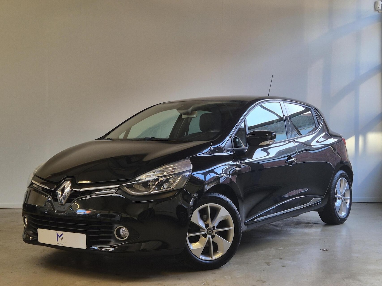 Renault Clio - 0.9 TCe Limited / Keyless / Cruisecontrol / Parkeersensoren - AutoWereld.nl