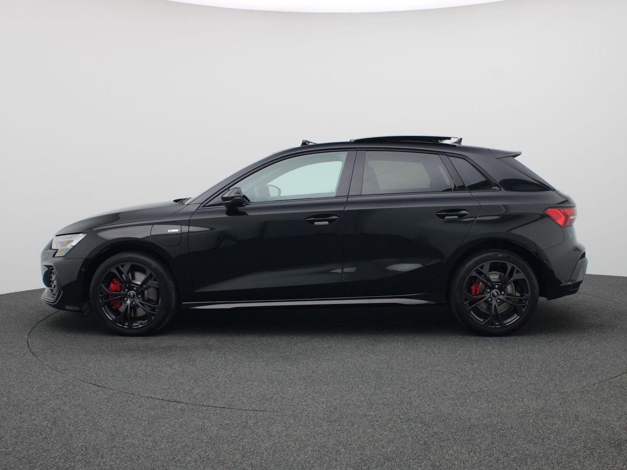 Audi A3 Sportback - 45 TFSI e S edition Competition 272PK S-Tronic S-Line, Pano-Schuifdak, Memorystoel, Achter - AutoWereld.nl