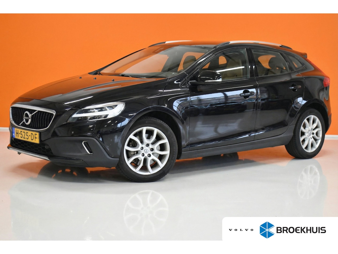 Volvo V40 Cross Country - 1.5 T3 Polar+ Luxury 1.5 T3 Polar+ Luxury - AutoWereld.nl