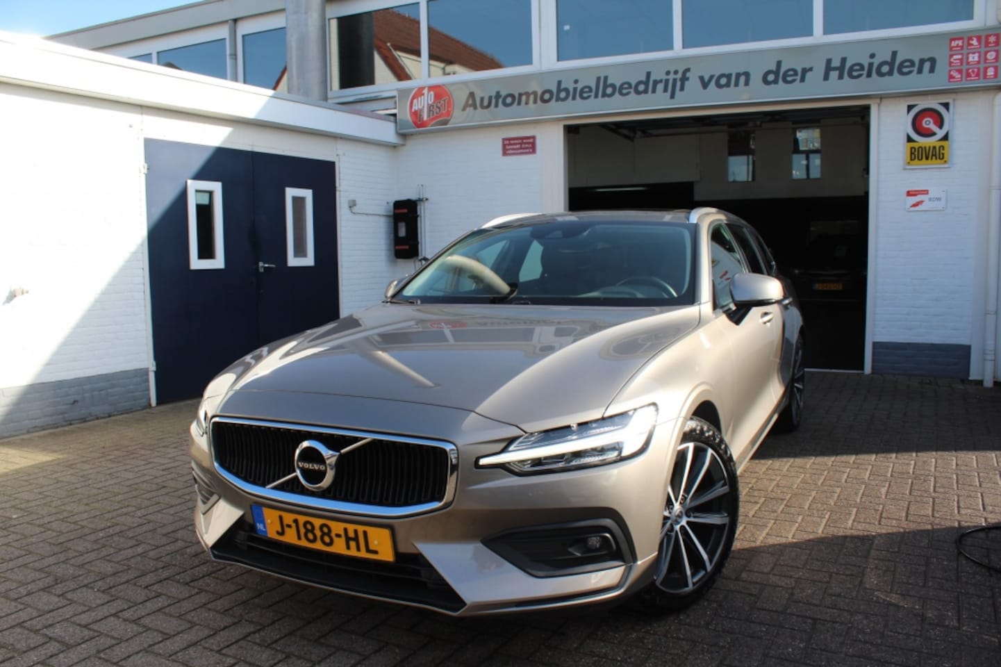 Volvo V60 - 2.0 B3 Business Pro 2.0 B3 Business Pro - AutoWereld.nl