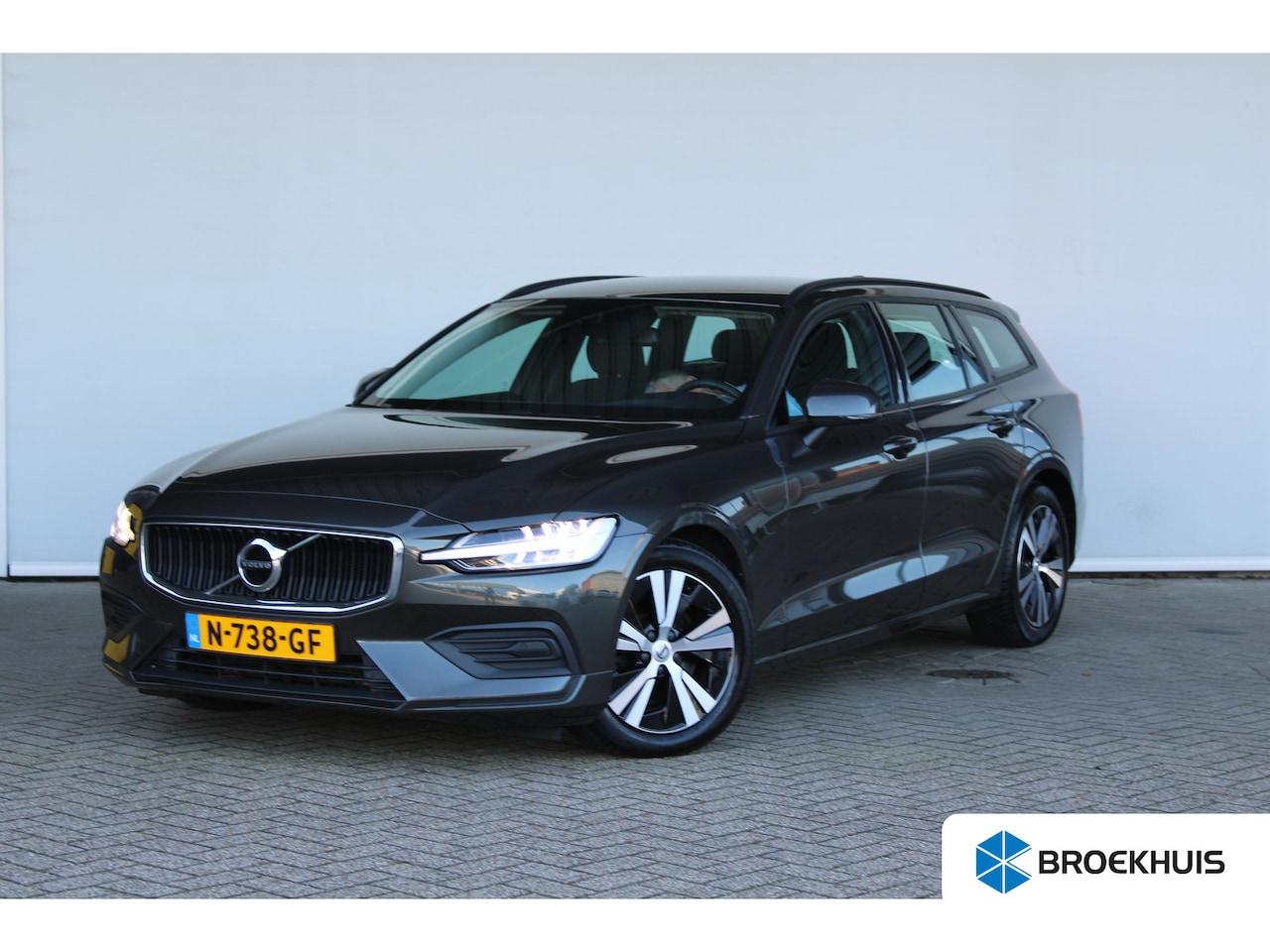 Volvo V60 - 2.0 B3 Momentum Advantage | Navigatie full map | Cruise control | LED | Apple Carplay/ And - AutoWereld.nl