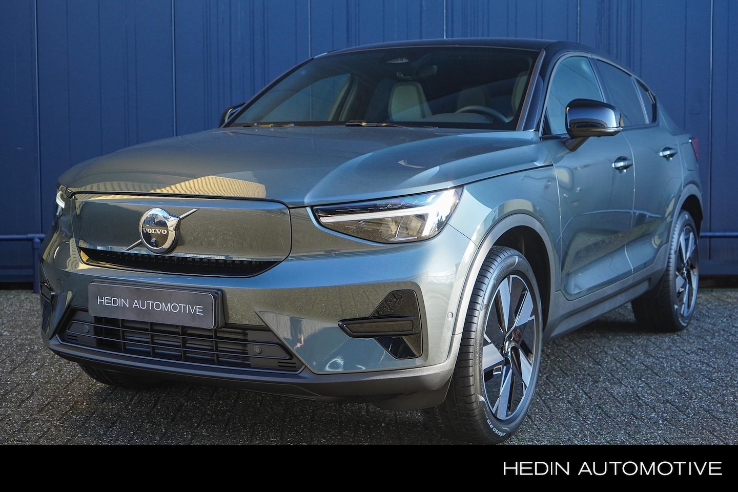 Volvo EC40 - Single Motor Extended Range Ultra | 360 camera | Achterbankverwarming | Pilot Assist | Pan - AutoWereld.nl