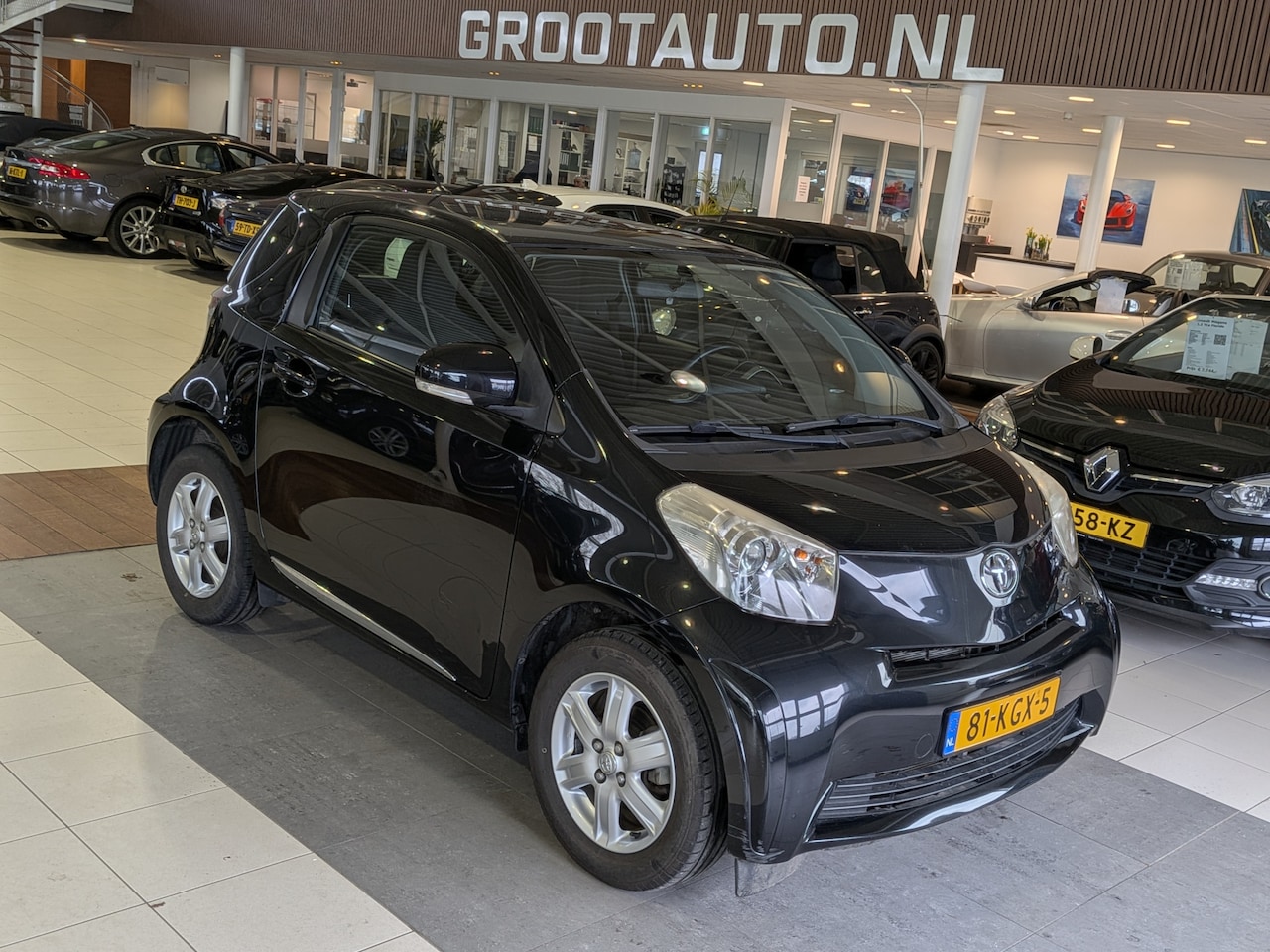 Toyota iQ - 1.0 VVTi Black Edition Airco, Stuurbekrachtiging - AutoWereld.nl