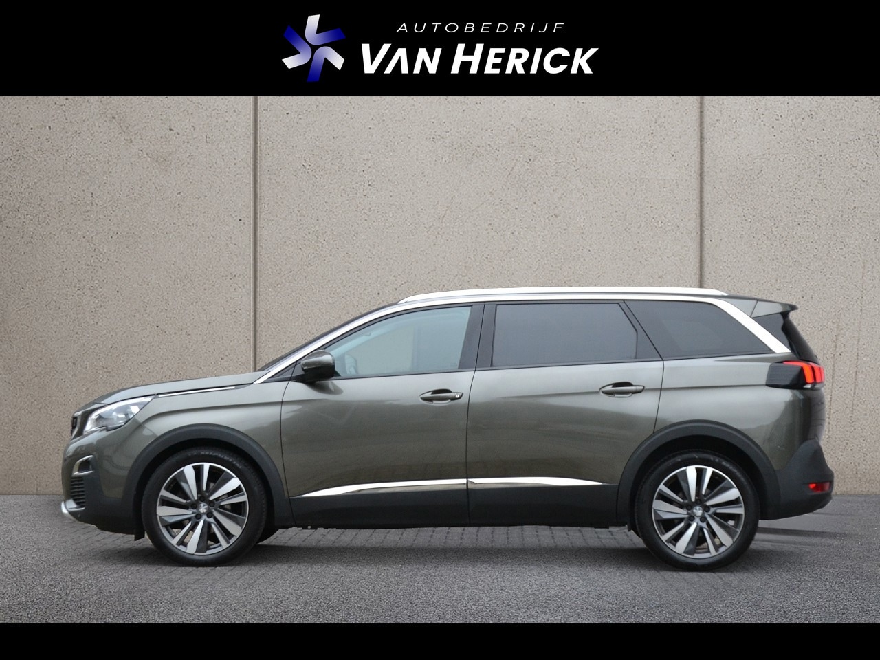 Peugeot 5008 - 1.2 PureTech Premium Automaat 7 persoons | Panoramadak | Keyless | Stoelverwarming - AutoWereld.nl