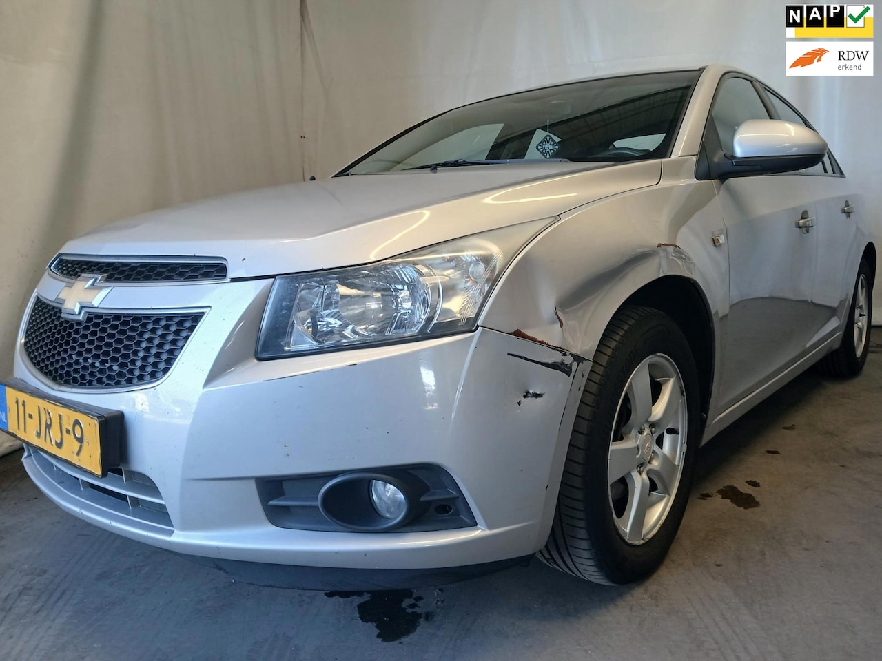 Chevrolet Cruze - 1.8 LS - Airco - Linker / Rechter Zijschade - AutoWereld.nl
