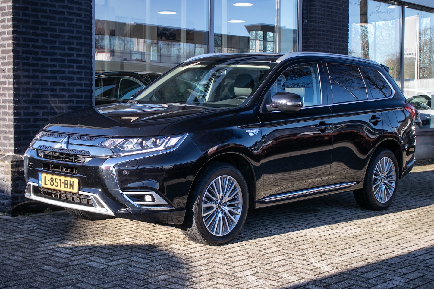 Mitsubishi Outlander - 2.4 PHEV Intense | Apple carplay/Android auto | Keyless | Led verlichting | - AutoWereld.nl
