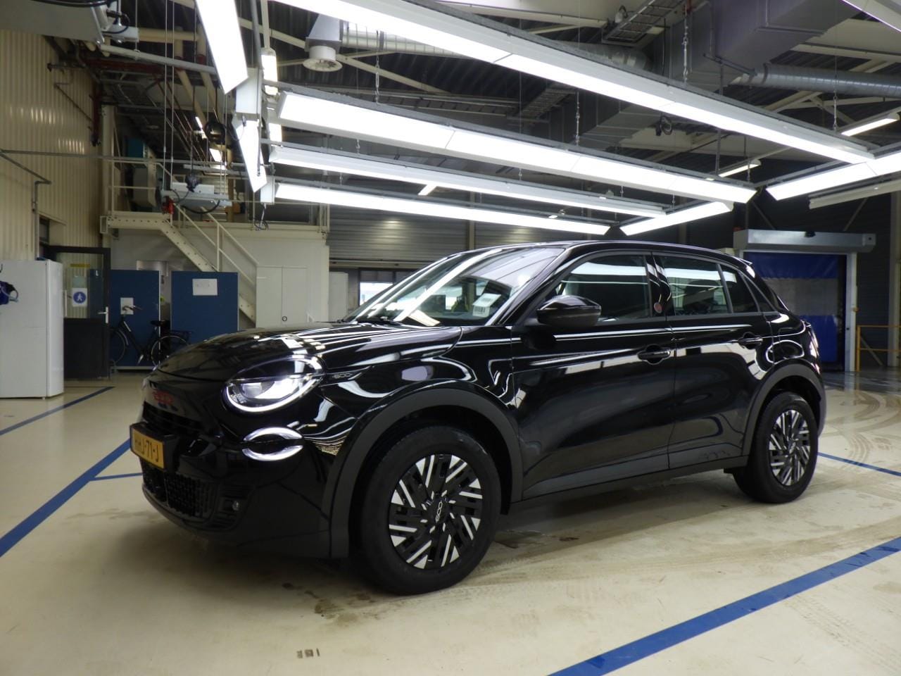 Fiat 600e - RED 54 kWh 3 Fase 156pk | Navigatie by App | Cruise Control | Parkeersensoren | DAB+ | Key - AutoWereld.nl