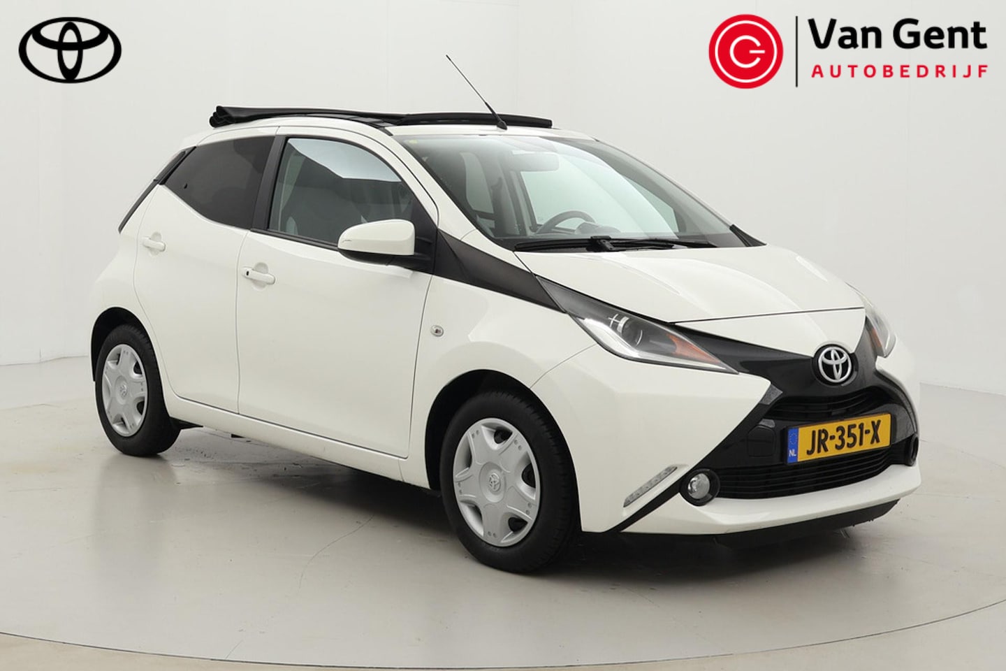 Toyota Aygo - 1.0 VVT-i x-wave | Elektrisch vouwdak | Keyless | Clima | Camera | DAB | Bluetooth | Priva - AutoWereld.nl