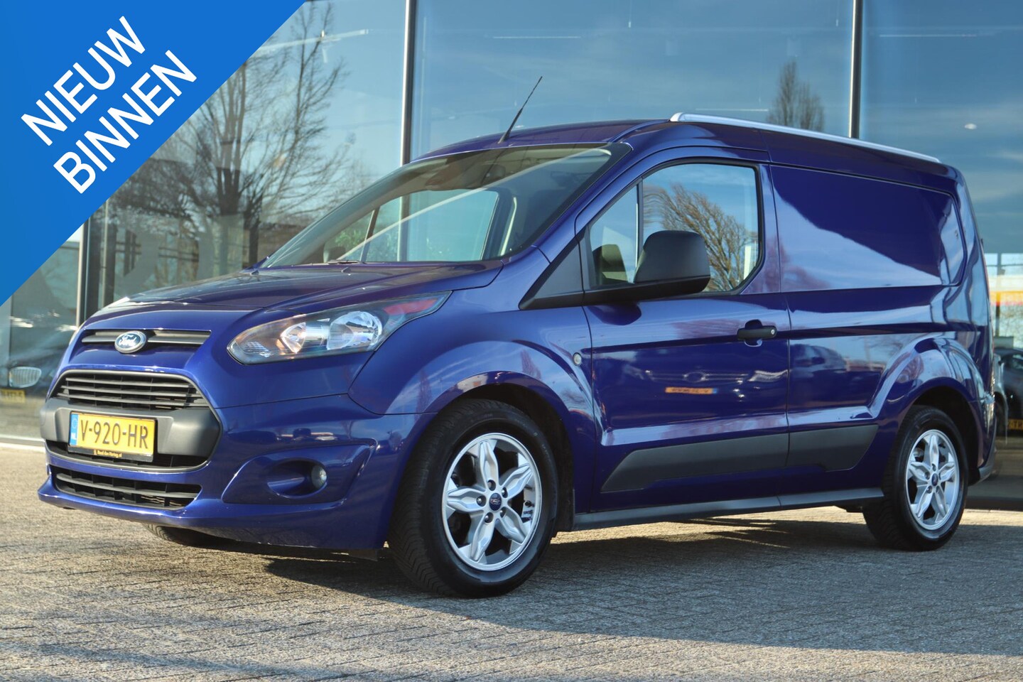 Ford Transit Connect - 1.5 TDCI L1 TREND 3-ZITS AUT. | CAMERA | VOORRUITVERW. | TREKHAAK | PDC - AutoWereld.nl