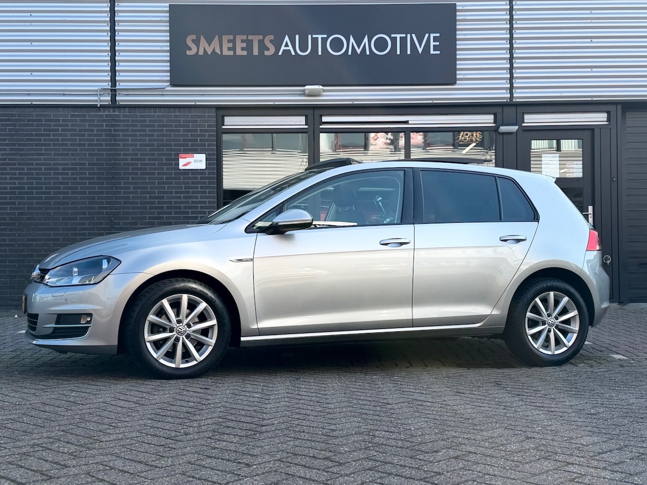 Volkswagen Golf - 1.2 TSI Business Edition R Connected 1.2 TSI Business Edition R Connected, Pano,Carplay,Stoelverw,Cruise, - AutoWereld.nl