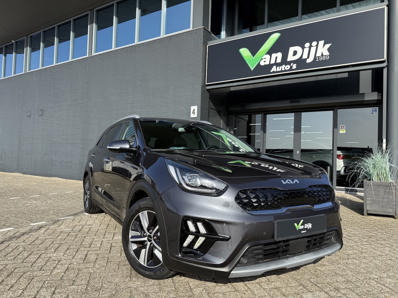 Kia Niro - 1.6 GDi Hybrid ExecutiveLine Open Dak Leer Trekhaak Navi Camera - AutoWereld.nl