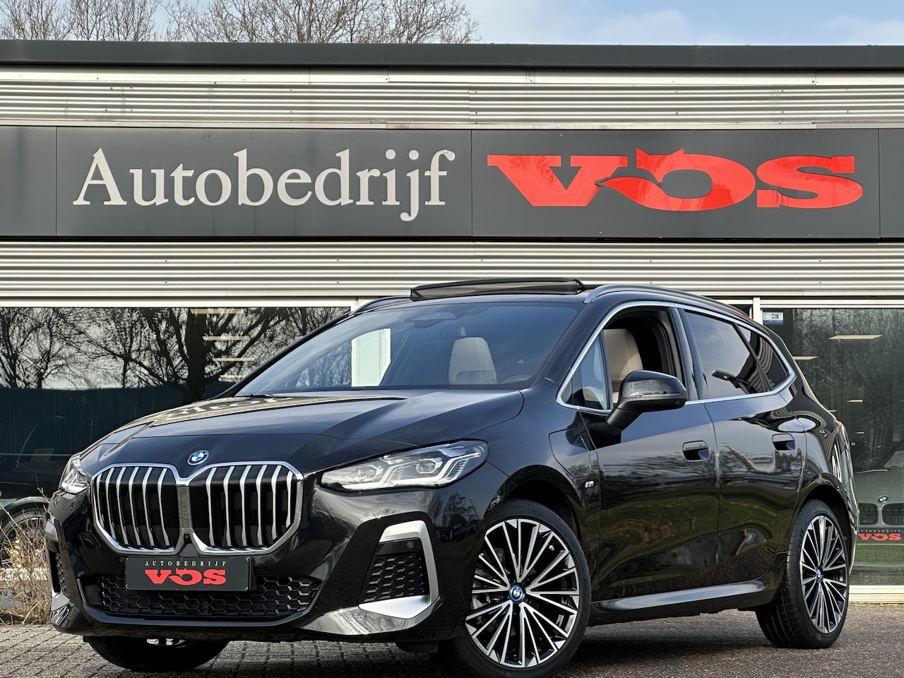 BMW 2-serie Active Tourer - 225e xDrive | M-Sport | Panodak | H&K | Massage - AutoWereld.nl