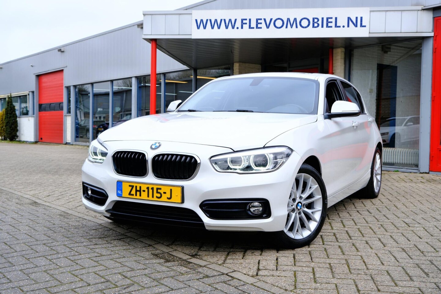 BMW 1-serie - 118i Sport Line Edition Aut. Pano|Sporstoelen|Navi|Clima - AutoWereld.nl