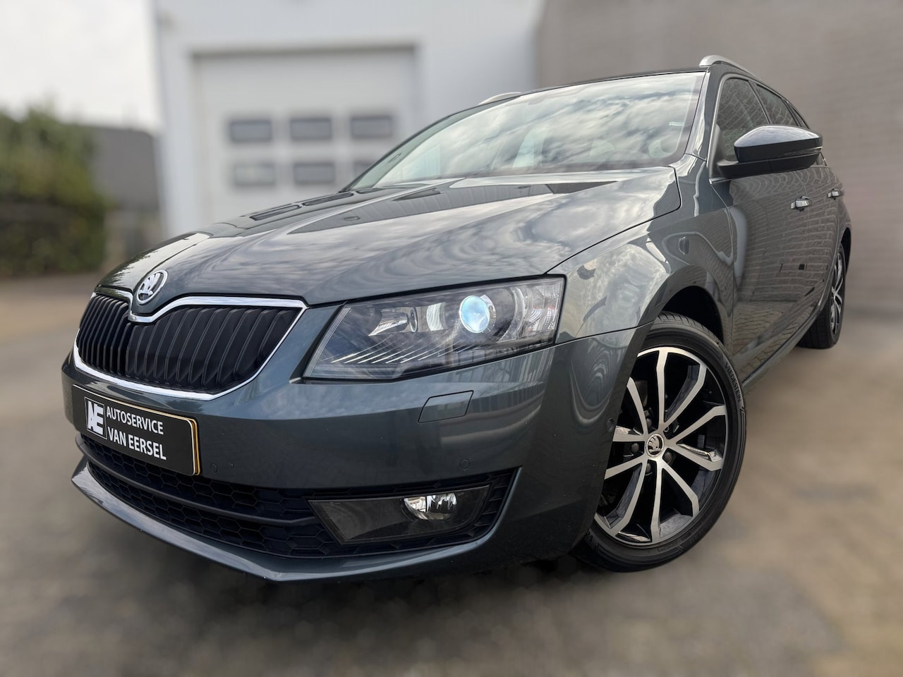 Skoda Octavia Combi - 1.4 TSI Greentech Style Businessline CARPLAY / TREKHAAK / PDC RONDOM / NAVI / STOELVERW. / - AutoWereld.nl