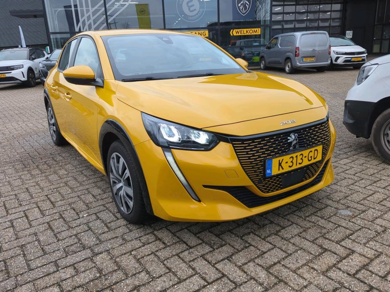 Peugeot e-208 - EV Active 50 kWh 3 Fase 11kW | Navigatie by App | Achteruitrijcamera | Climate Control | F - AutoWereld.nl