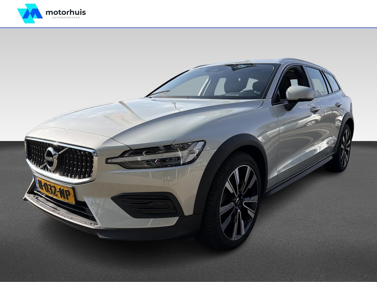 Volvo V60 Cross Country - B5 250pk AWD Mild Hybrid Automaat Cross Country Pro - AutoWereld.nl