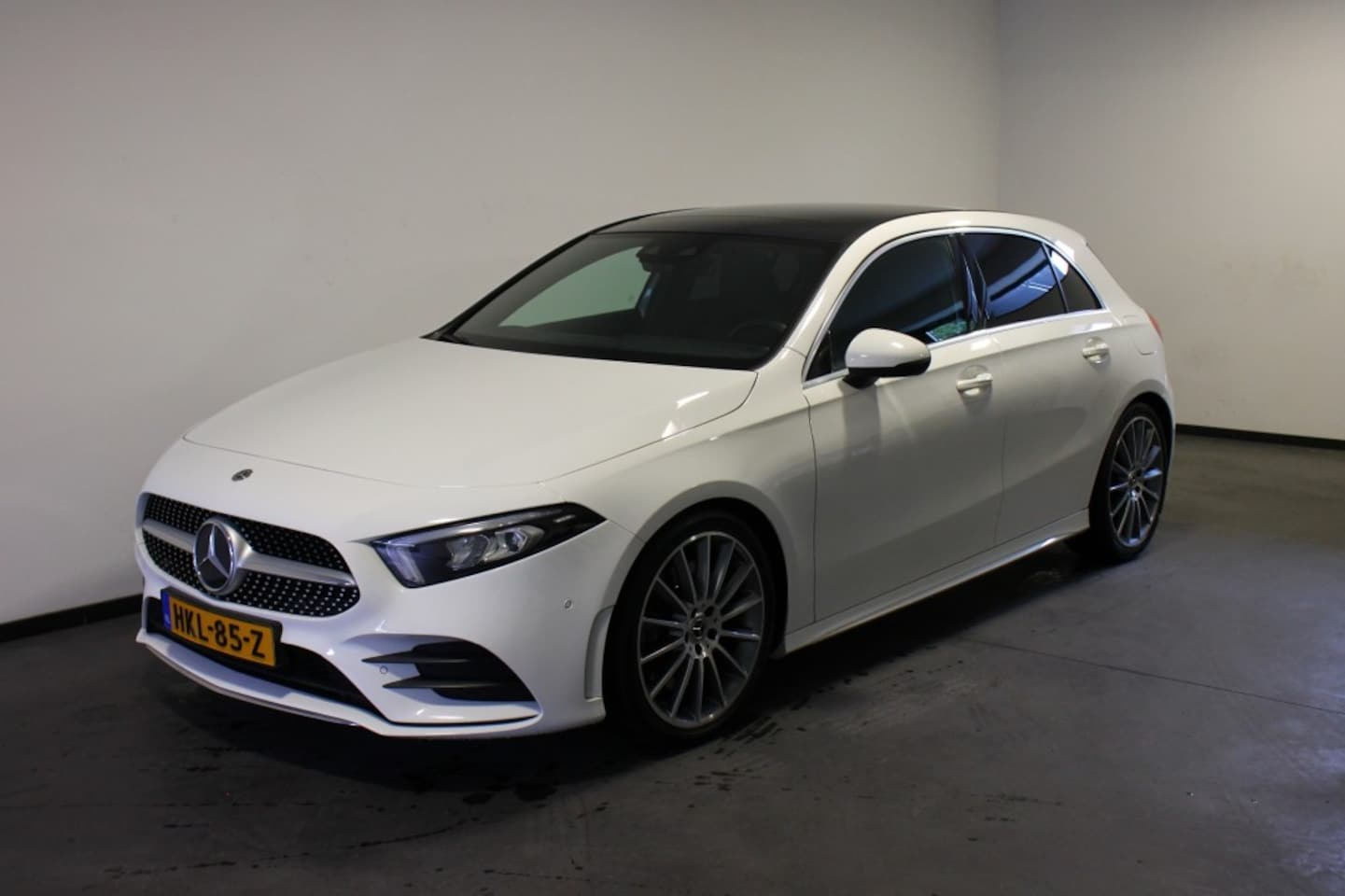 Mercedes-Benz A-klasse - A250 Premium Plus, AMG Pakket, Pano, Sfeerverl, Stoelverw. - AutoWereld.nl