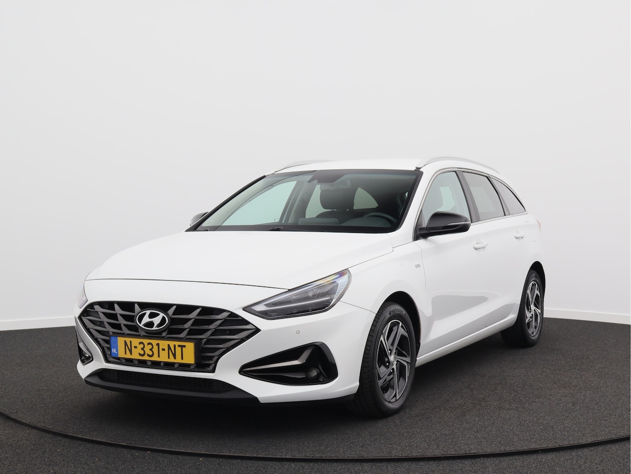 Hyundai i30 Wagon - 1.5 T-GDi MHEV Premium/ lage km/ compleet! - AutoWereld.nl