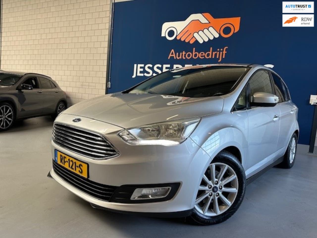 Ford C-Max - 1.0 Titanium/ bj.2016 / navigatie/ trekhaak / sportvelgen / climate / APK 02/2027 en NAP m - AutoWereld.nl