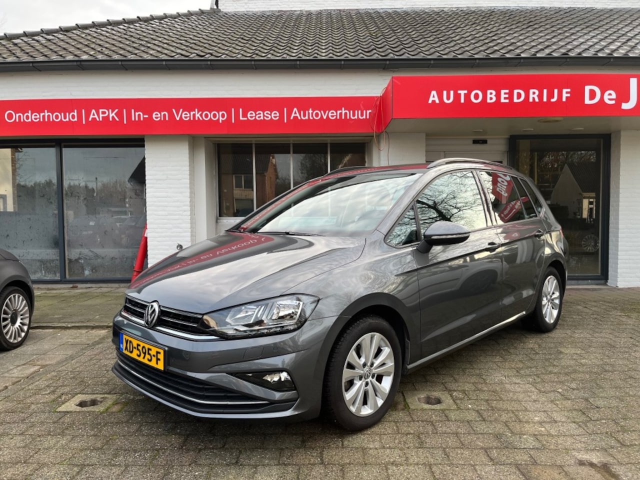 Volkswagen Golf Sportsvan - 1.5 TSI ACT AUTOMAAT / NAVI / CAMERA / ADAP. CRUISE / TREKHAAK / STOELVERW. - AutoWereld.nl