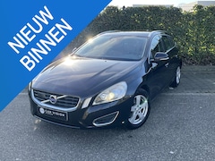 Volvo V60 - 1.6 T3 Summum * Carplay * BLIS * Leder * Luxe uitvoering * Apk 12-2026