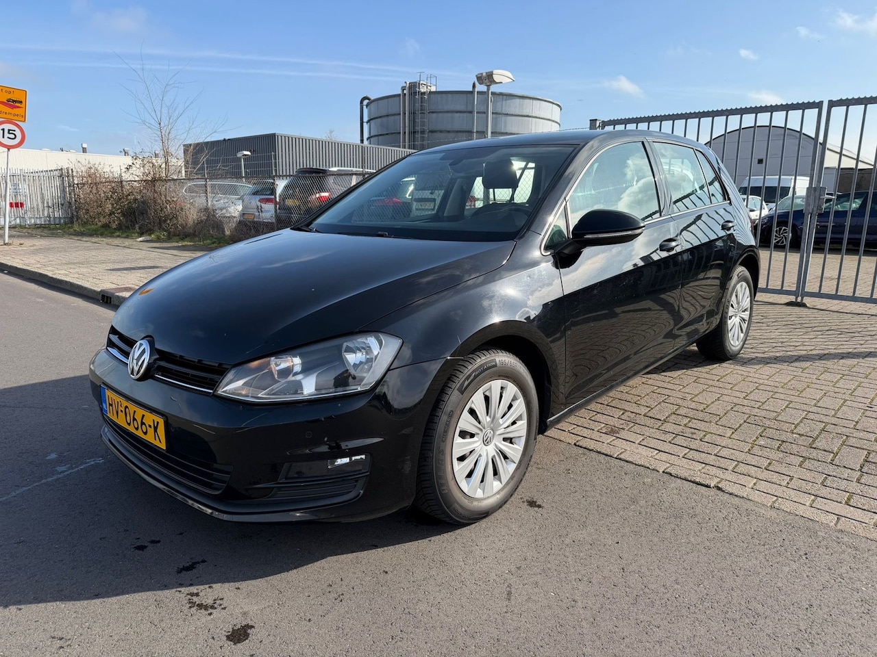 Volkswagen Golf - 1.6 TDI EURO 6 NAVI-CLIMA-PDC - AutoWereld.nl