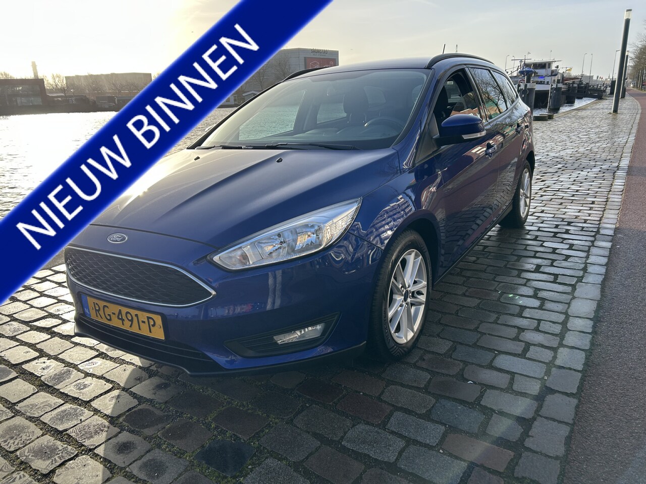 Ford Focus Wagon - 1.0 Lease Edition Navi Airco Trekhaak - AutoWereld.nl