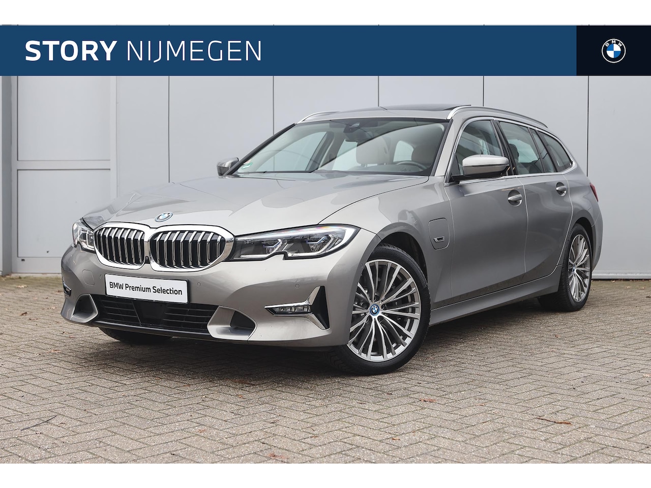 BMW 3-serie Touring - 330e High Executive Luxury Line Automaat / Panoramadak / Sportstoelen / Laserlight / Head- - AutoWereld.nl