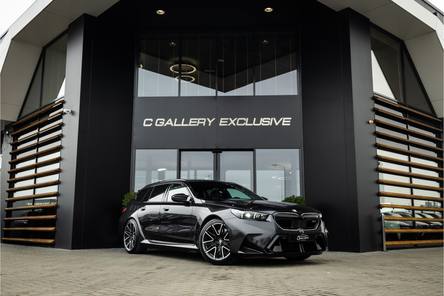 BMW 5-serie Touring - M5 - Panorama | B&W | Carbon | Elek. Trekhaak | 360 Camera - AutoWereld.nl