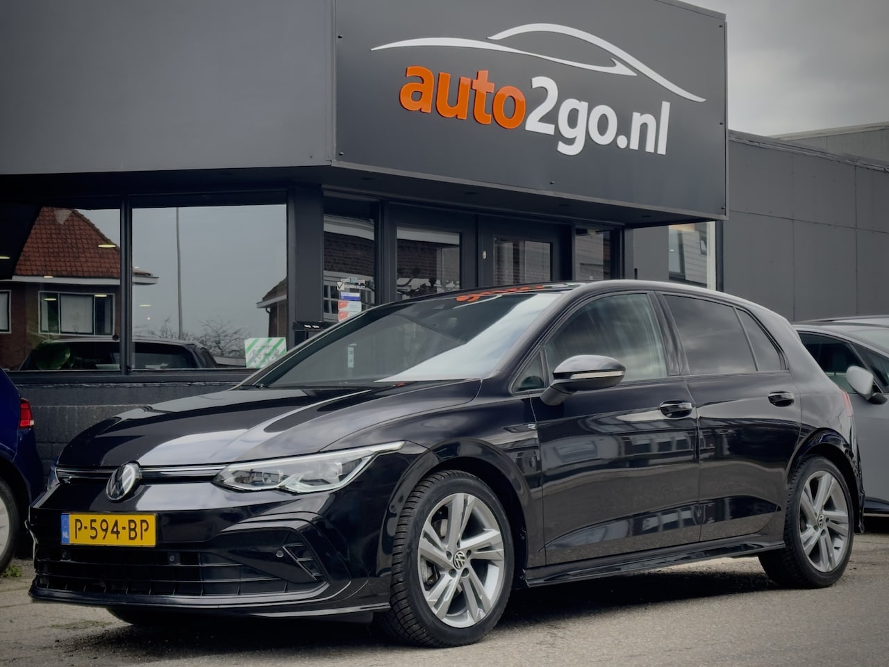 Volkswagen Golf - 1.5 eTSI AUT7 R-LINE+ SPORT-INT NAVI CAMERA DIGI-DASH APPLE-CARPLAY LED LMV PDC - AutoWereld.nl