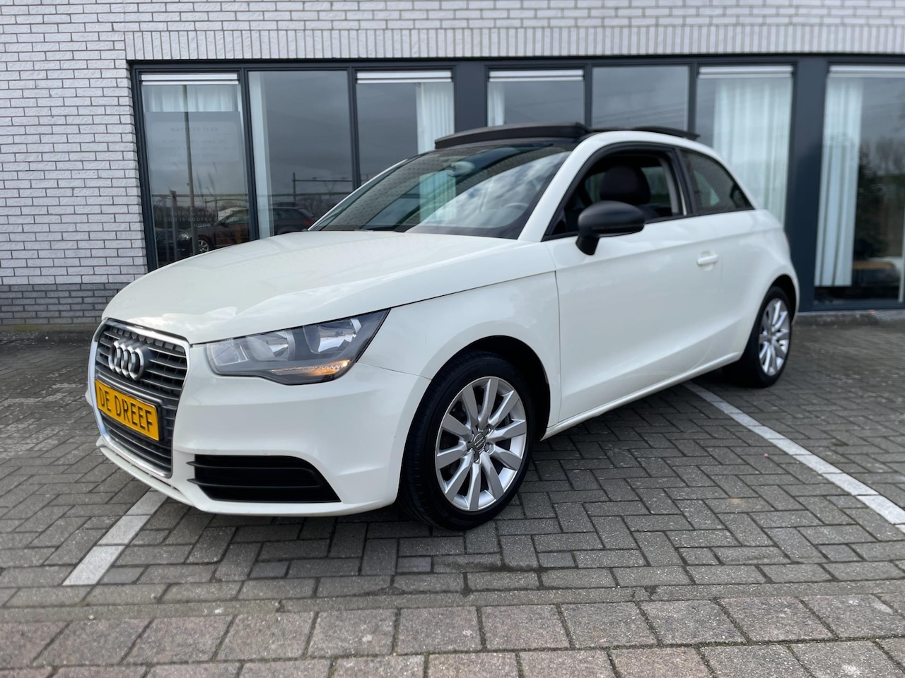 Audi A1 - 1.2 TFSI Pano dak Lm Velgen Navi - AutoWereld.nl