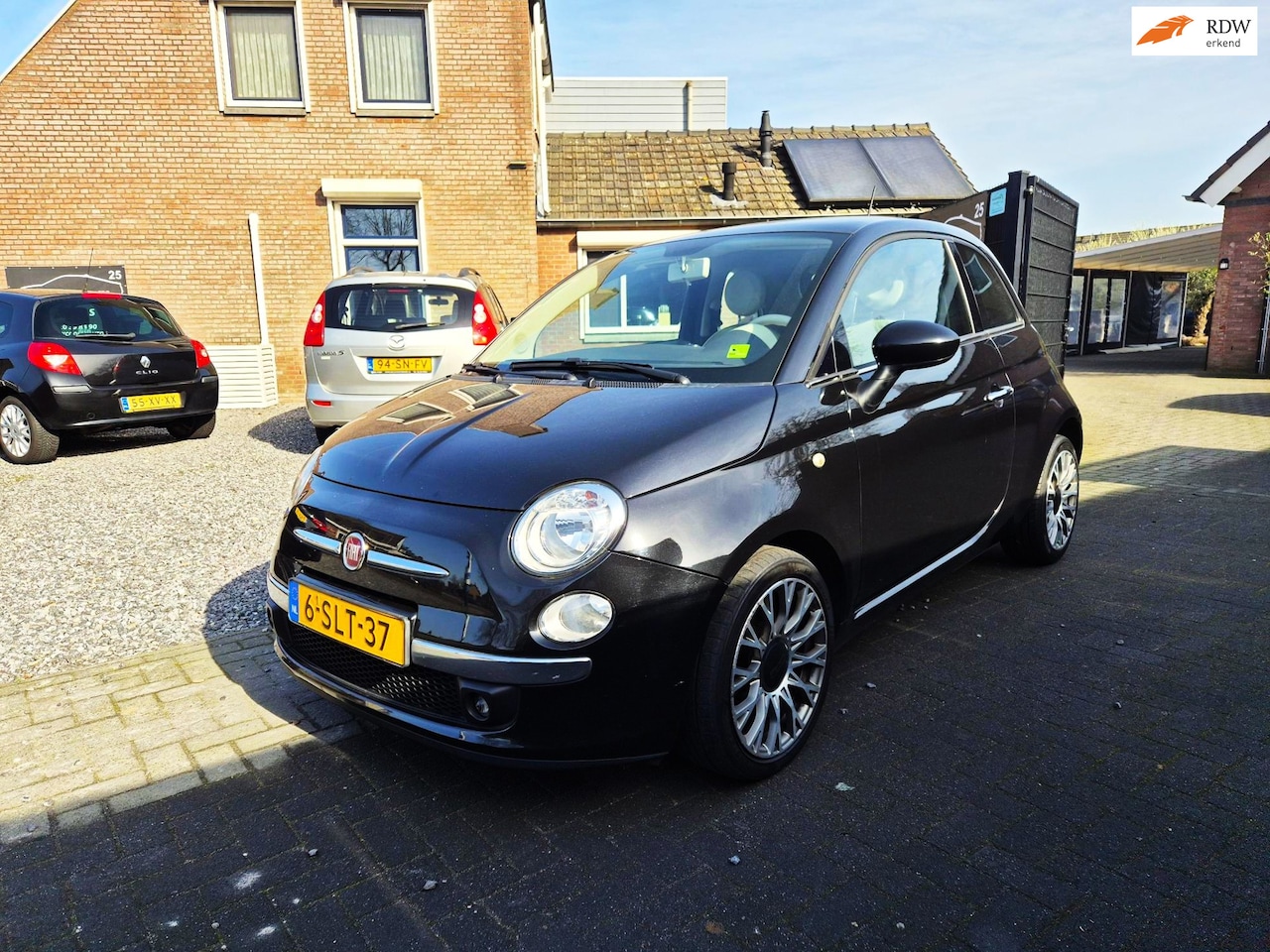 Fiat 500 - 0.9 TwinAir Lounge Panoramadak Airco Sportvelgen 16 inch Parkeersensoren achter - AutoWereld.nl