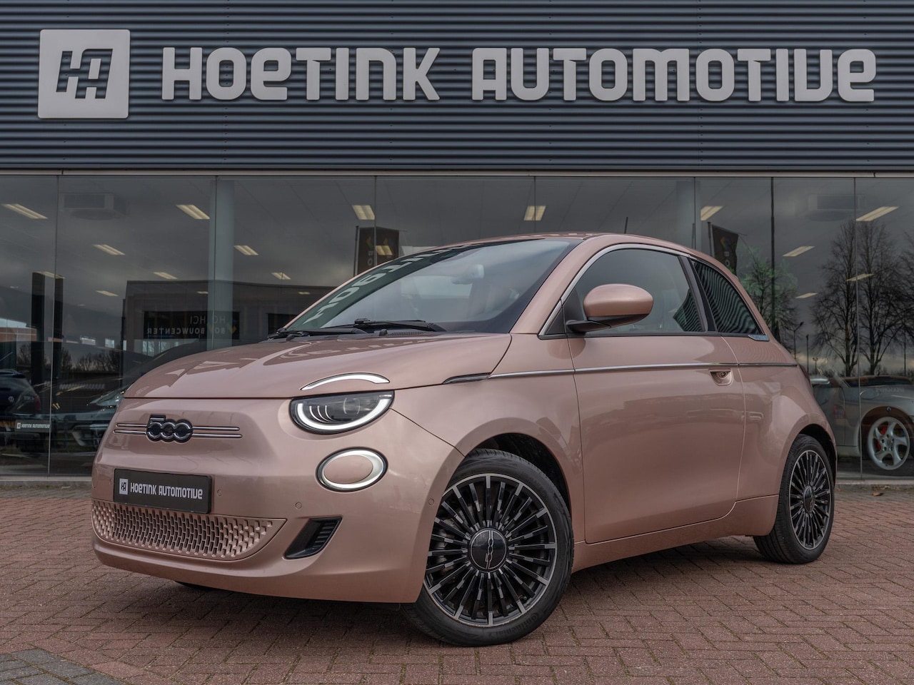 Fiat 500 - 3+1 La Prima 42 kWh | SOH 90,3% | Rose Gold | Dealer onderhouden | Camera - AutoWereld.nl