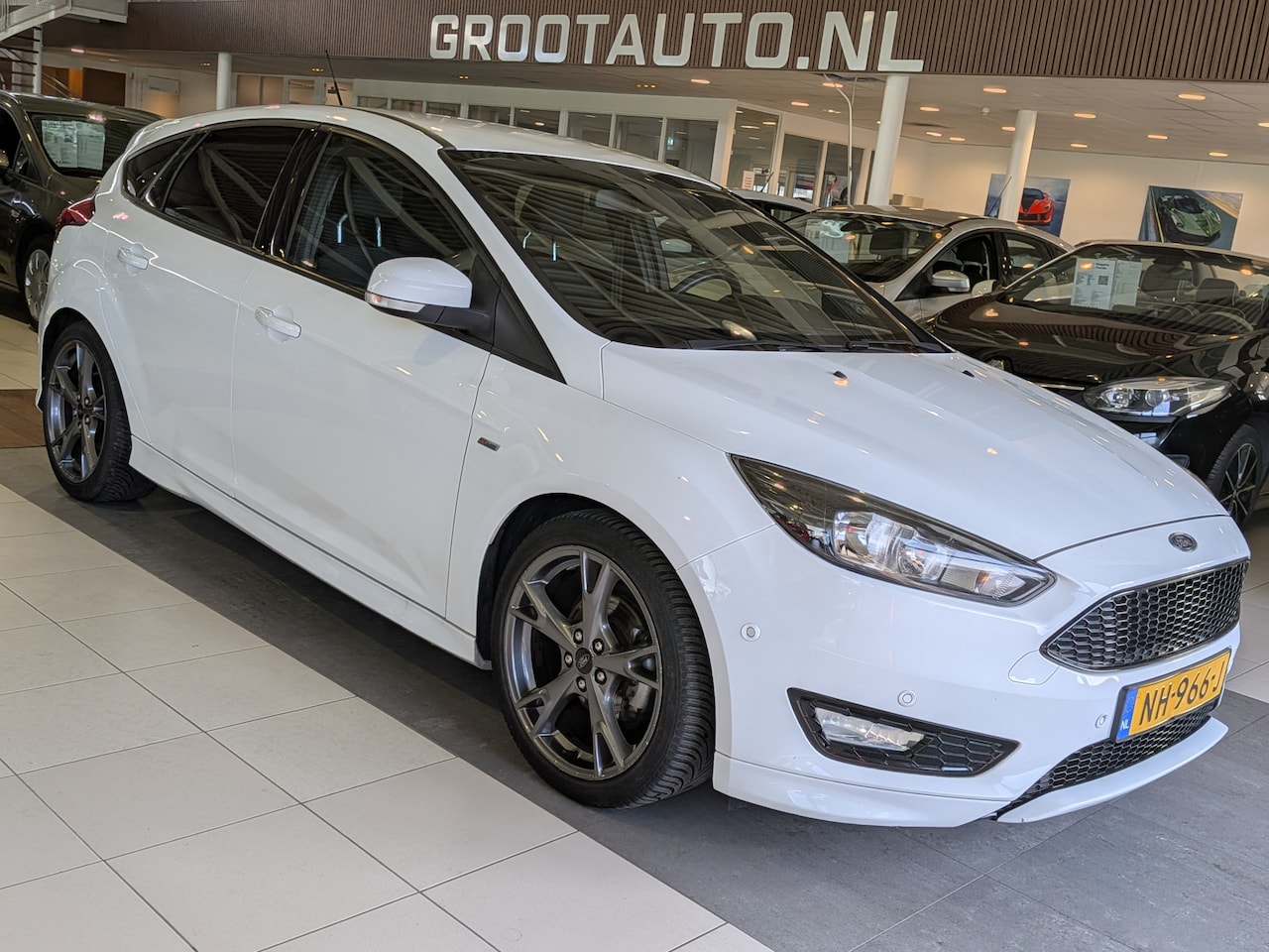 Ford Focus - 1.0 ST-Line Airco, Cruise Control, Stuurbekrachtiging - AutoWereld.nl
