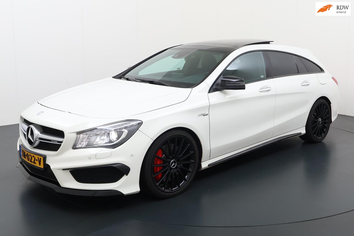Mercedes-Benz CLA-klasse Shooting Brake - AMG 45 4MATIC Camera, 19 inch, sfeerverlichting - AutoWereld.nl