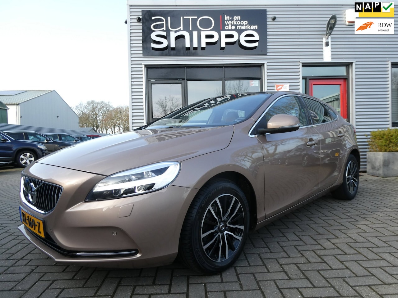 Volvo V40 - 2.0 T2 Nordic+ INSCRIPTION-PANODAK-DEALERONDERHOUDEN-STOELVERWARMING-VOLLEDER-TREKHAAK - AutoWereld.nl