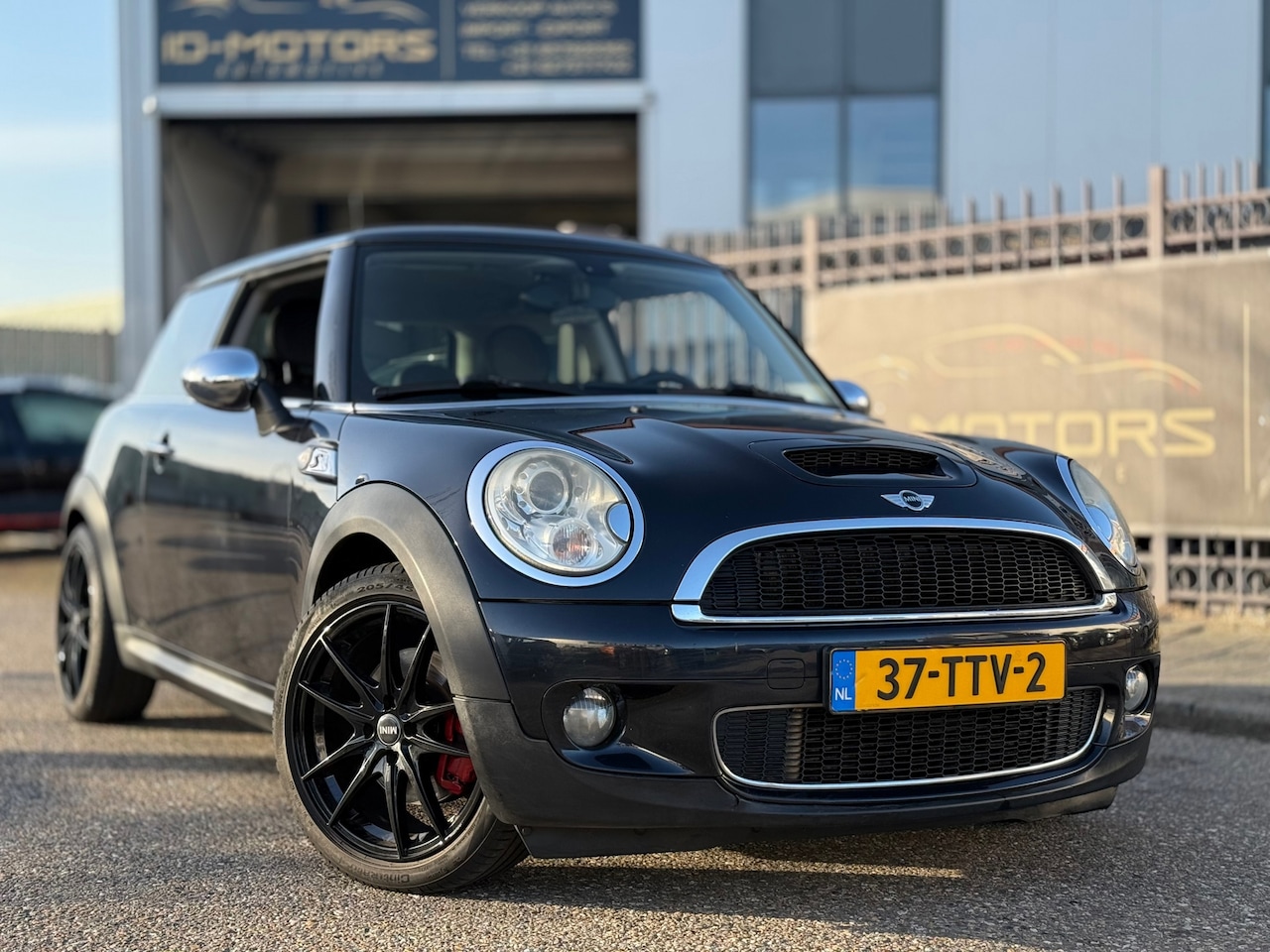 MINI Cooper S - Mini 1.6 Nap Navi automaat vol optie black - AutoWereld.nl