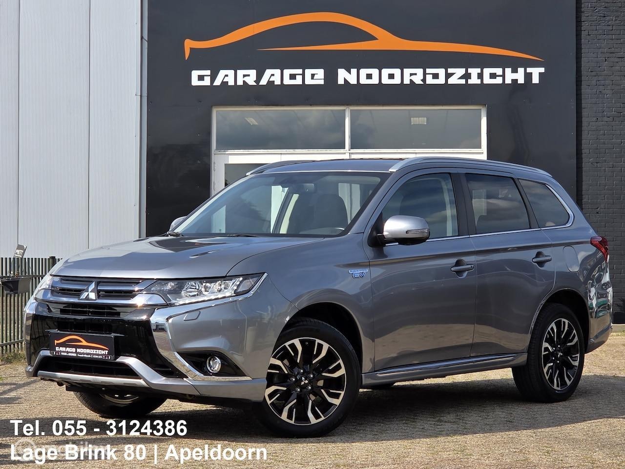 Mitsubishi Outlander - 2.4 PHEV 4WD INTYLE+ PREMIUM NIEUW ACCU PAKKET 360 CAMERA|KEY LESSGO|XENON LED|LEDER/ALCAN - AutoWereld.nl