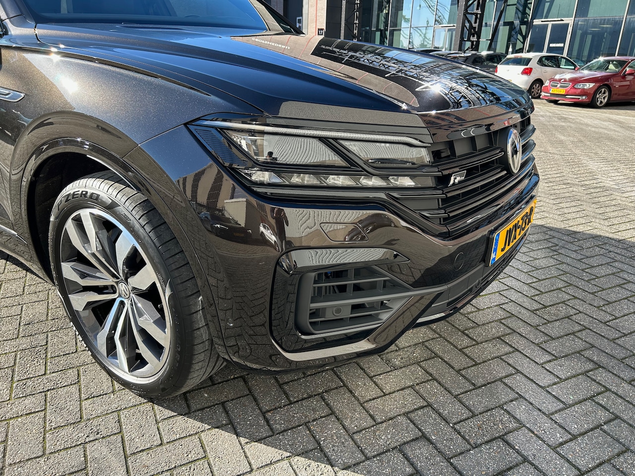 Volkswagen Touareg - 3.0 TSI R-Line TamarindBrown 360 cam pano trekhaak massage Night Vision luchtvering