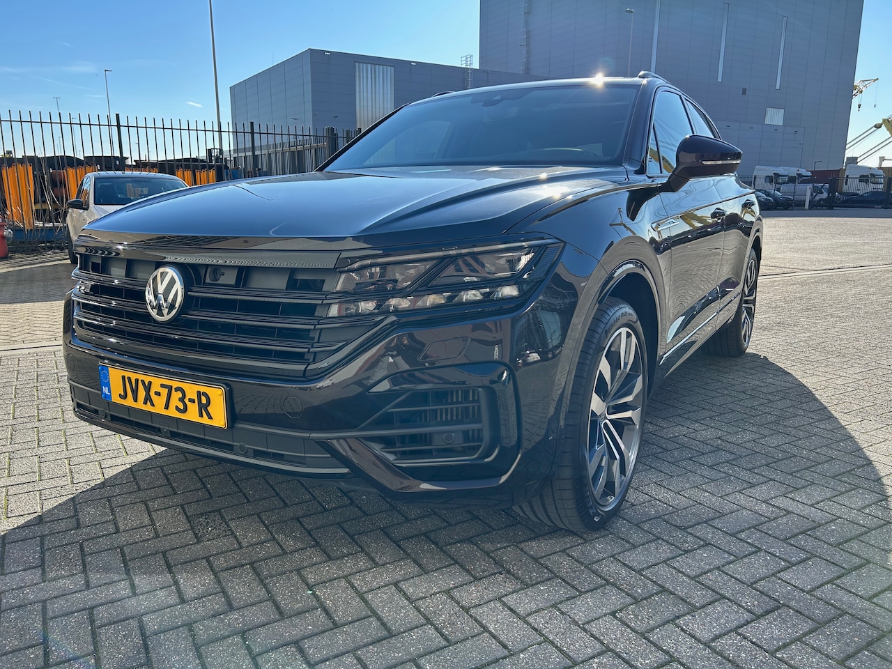 Volkswagen Touareg - 3.0 TSI R-Line TamarindBrown 360 cam pano trekhaak massage Night Vision luchtvering