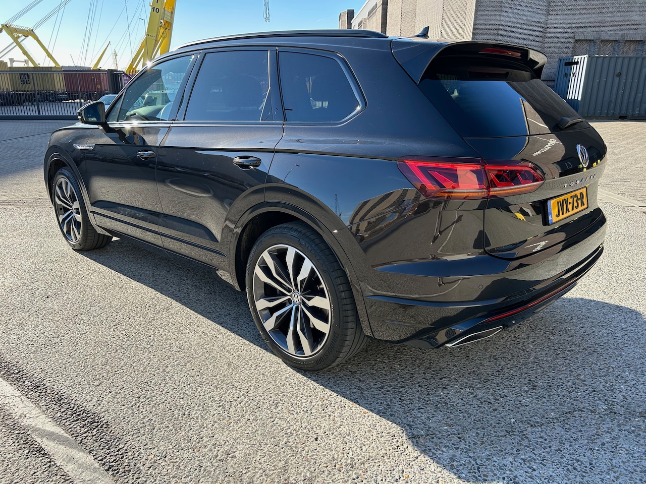Volkswagen Touareg - 3.0 TSI R-Line TamarindBrown 360 cam pano trekhaak massage Night Vision luchtvering