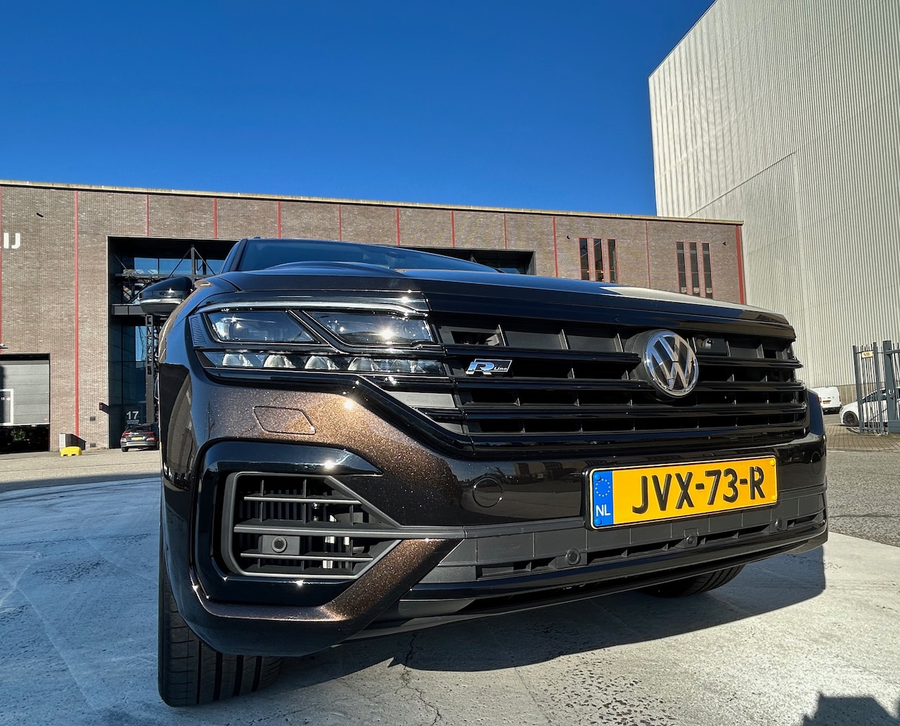 Volkswagen Touareg - 3.0 TSI R-Line TamarindBrown 360 cam pano trekhaak massage Night Vision luchtvering