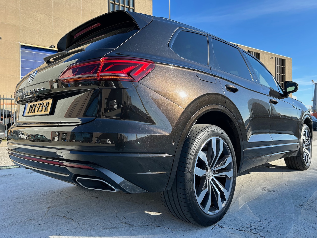 Volkswagen Touareg - 3.0 TSI R-Line TamarindBrown 360 cam pano trekhaak massage Night Vision luchtvering