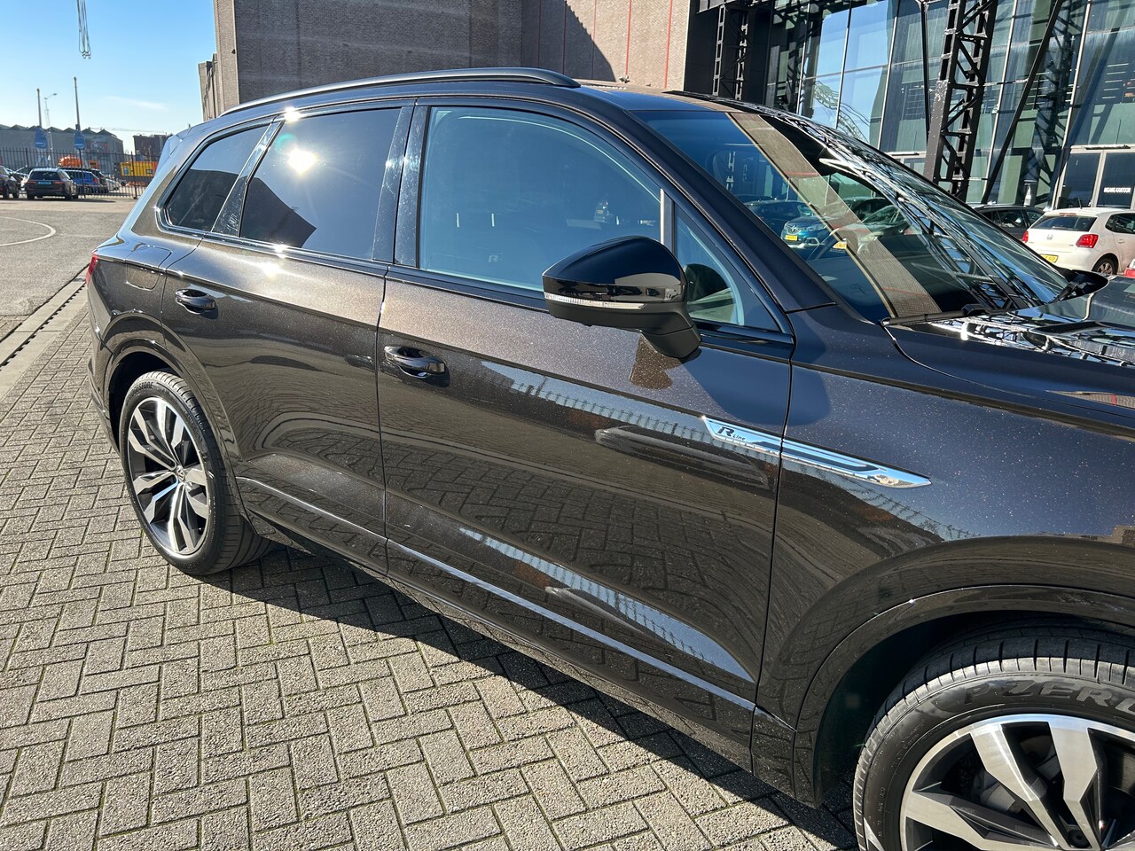 Volkswagen Touareg - 3.0 TSI R-Line TamarindBrown 360 cam pano trekhaak massage Night Vision luchtvering