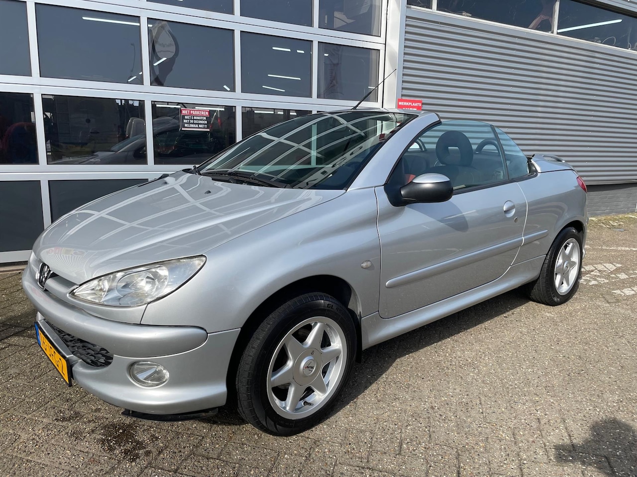 Peugeot 206 - 1.6i 16v Cabrio, Sportief & Zomerproof - AutoWereld.nl