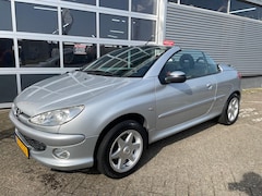 Peugeot 206 - 1.6i 16v Cabrio, Sportief & Zomerproof