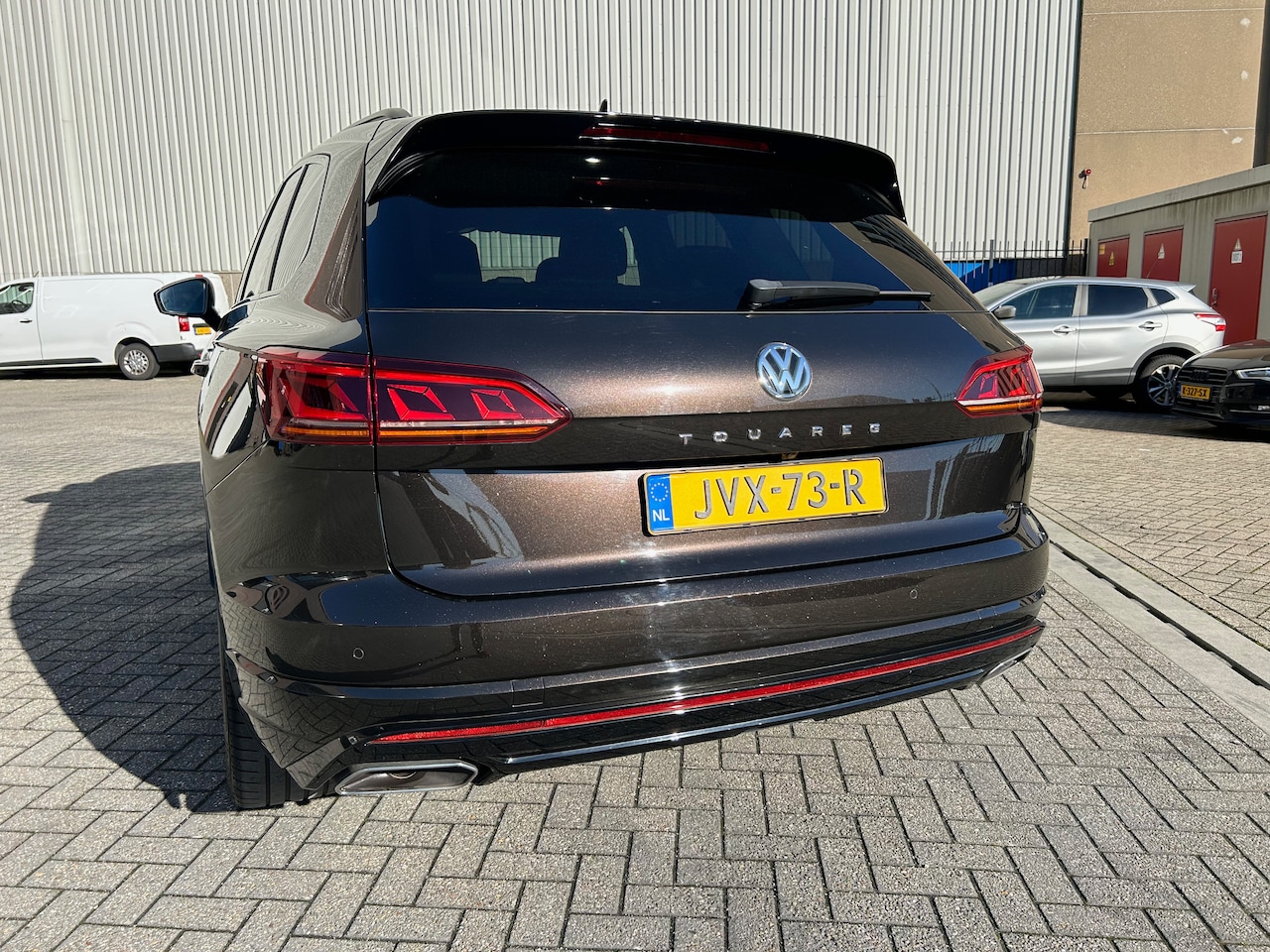 Volkswagen Touareg - 3.0 TSI R-Line TamarindBrown 360 cam pano trekhaak massage Night Vision luchtvering