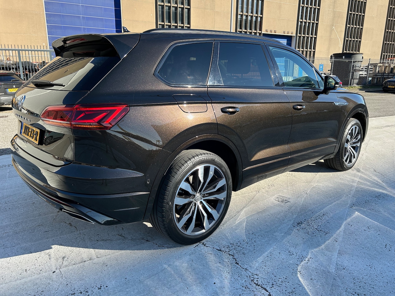 Volkswagen Touareg - 3.0 TSI R-Line TamarindBrown 360 cam pano trekhaak massage Night Vision luchtvering