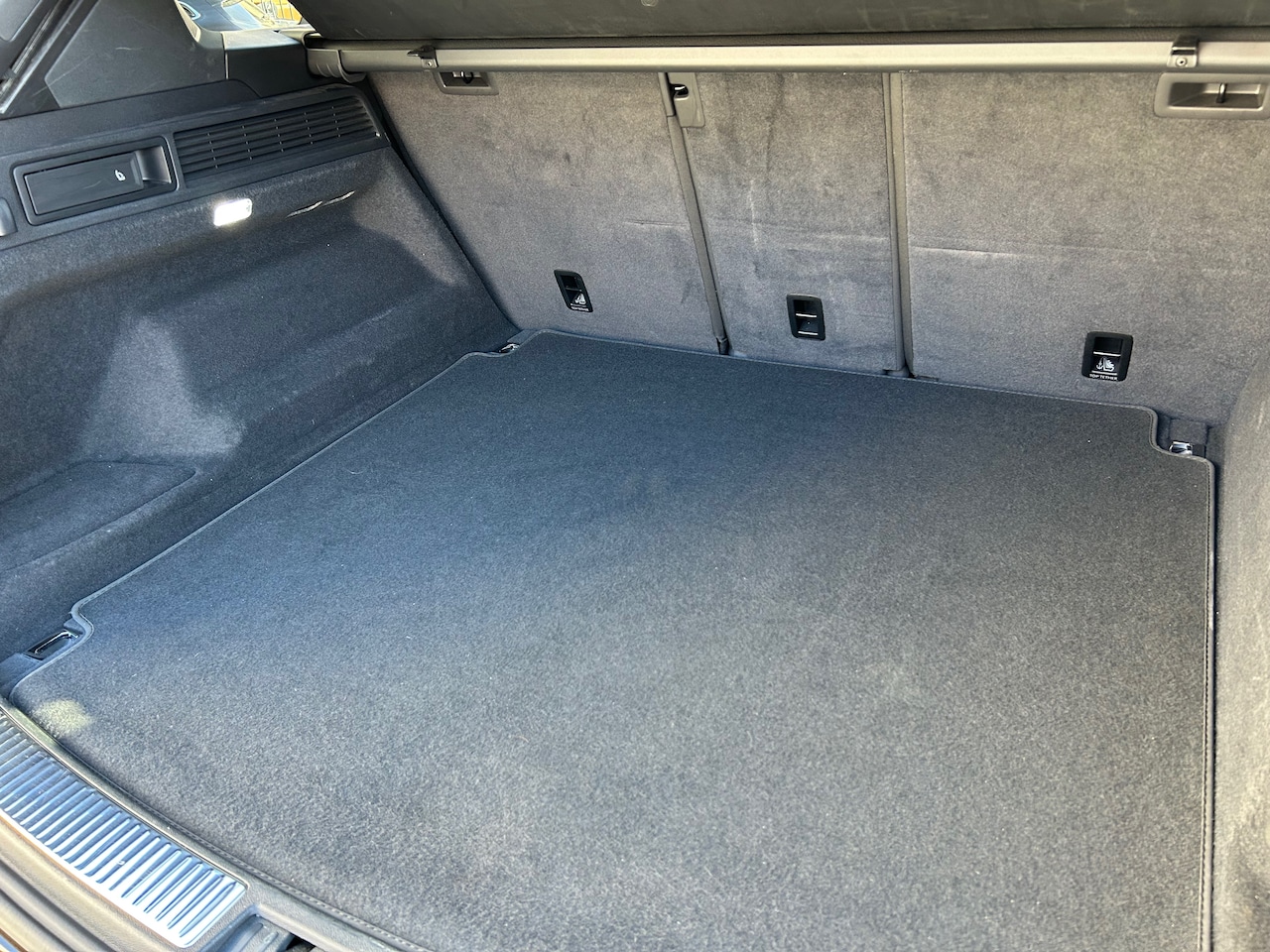 Volkswagen Touareg - 3.0 TSI R-Line TamarindBrown 360 cam pano trekhaak massage Night Vision luchtvering